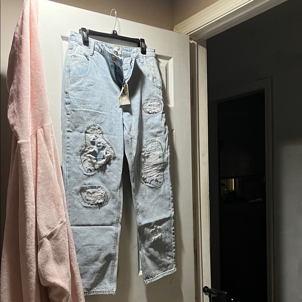 Easel woman’s  Light Blue Distressed Jeans nwt